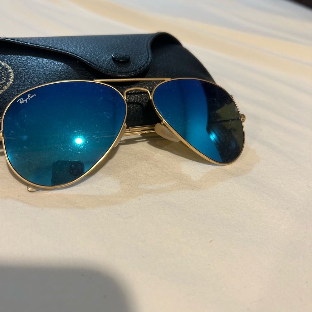 Blue Ray-Bans. Great condition. Comes with cade and cleaner - Picture 2 of 3